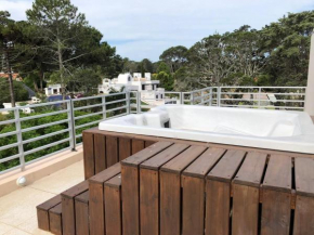 PENTHOUSE, CON TERRAZA PARRILLERO Y JACUZZI PROPIO IDEAL ÉPOCA CON PANDEMIA -Edificio Jardins Del Est San Rafael-